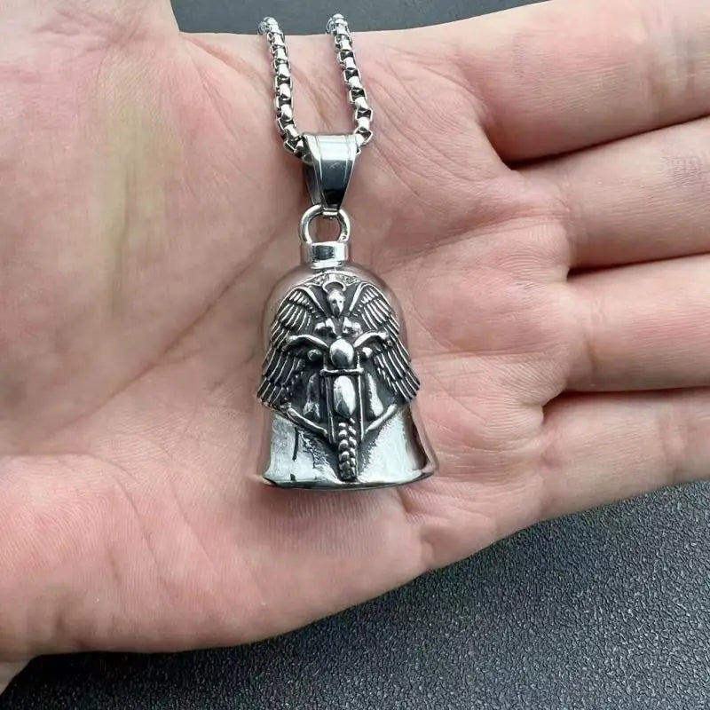 🌟 Colgante Alas de Arcángel Miguel Punk - Joyería para Hombres con Estilo Biker 🏍️✨