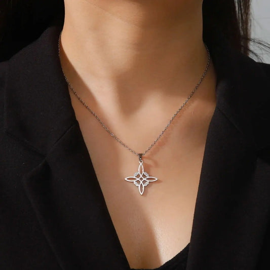 🌟 Collar Nudo de Bruja Clásico - Amuleto de Buena Suerte con Luna Creciente y Nudo Trinity ✨