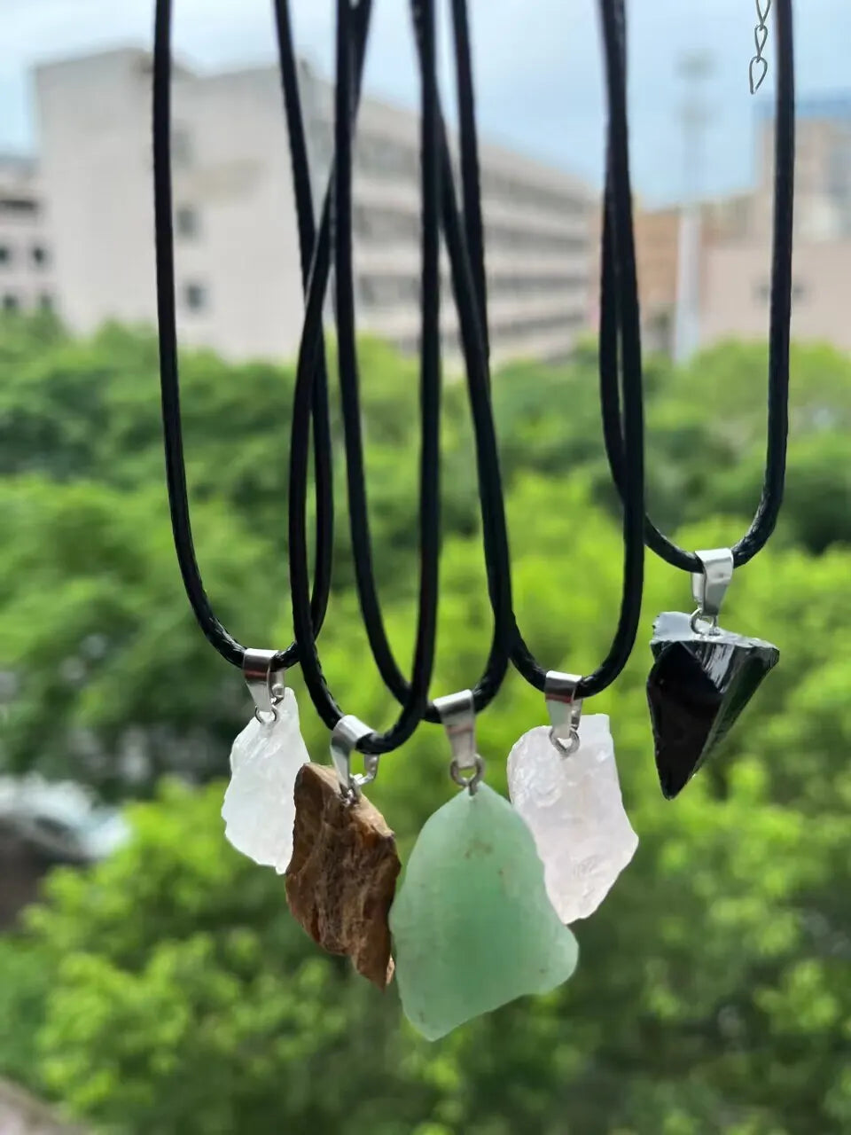 💎 Juego de 5 Collares de Piedra Natural en Forma de Corazón - Amatista, Ópalo y Cristal Púrpura ✨