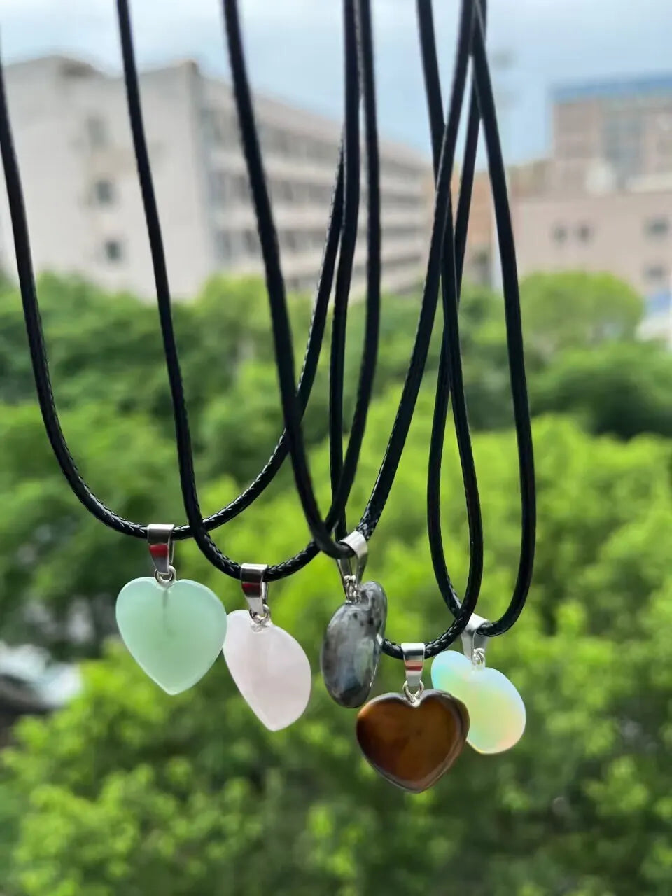 💎 Juego de 5 Collares de Piedra Natural en Forma de Corazón - Amatista, Ópalo y Cristal Púrpura ✨